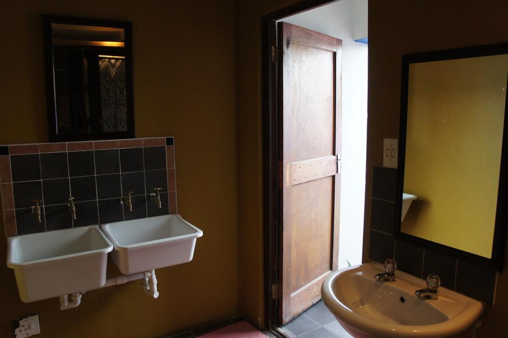 Cape Agulhas Backpackers Hostel Struisbaai Bilik gambar